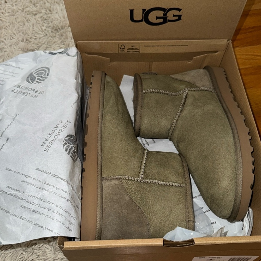 Women’s classsic mini II Ugg size 8 color Alp